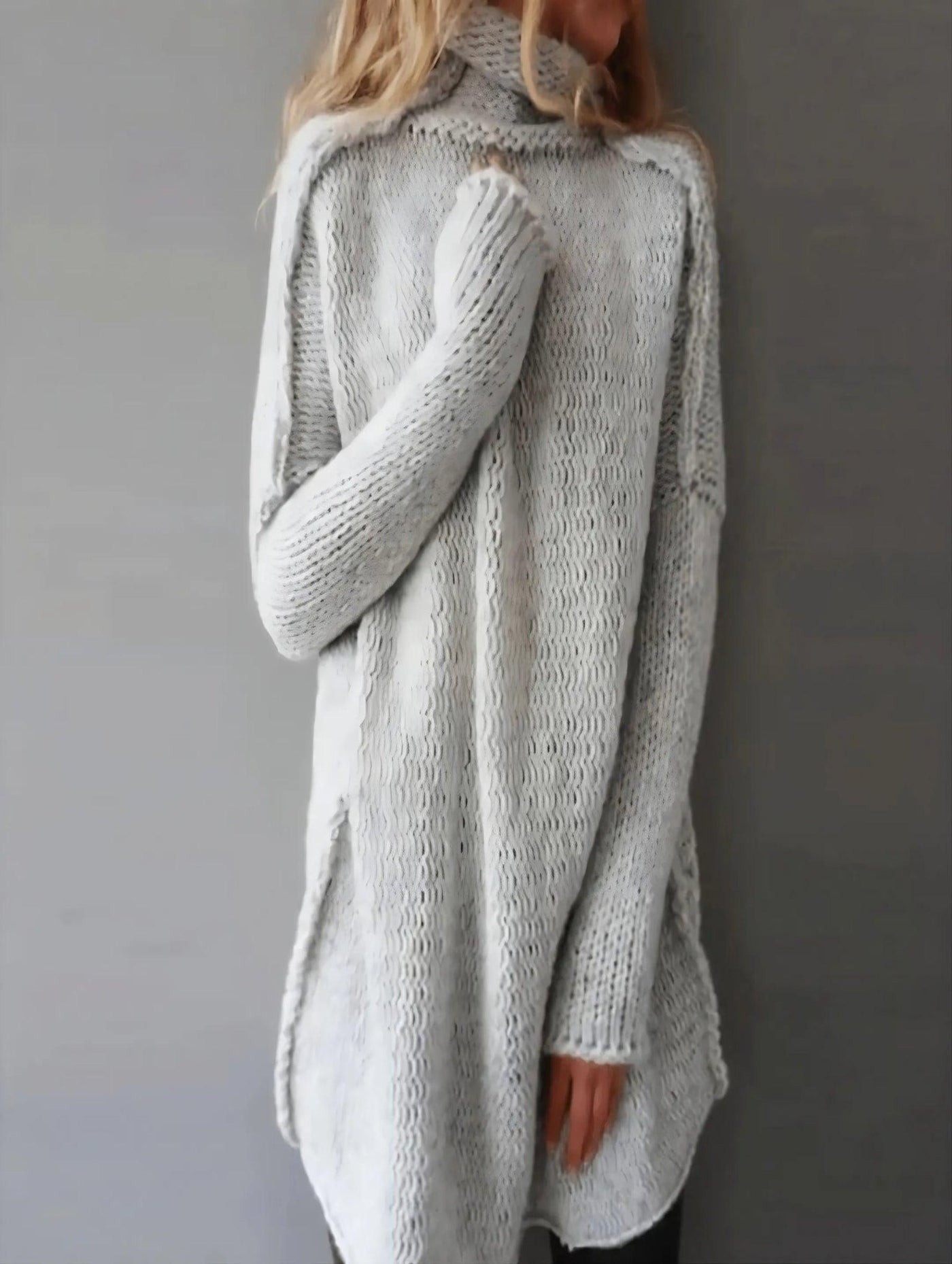 Fiorella™ | Hand-knitted sweater with cable motifs