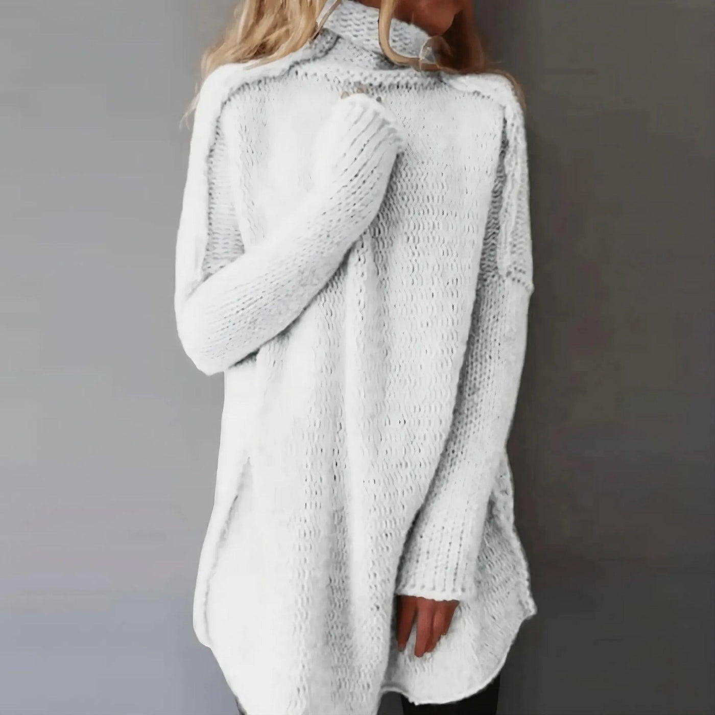 Fiorella™ | Hand-knitted sweater with cable motifs